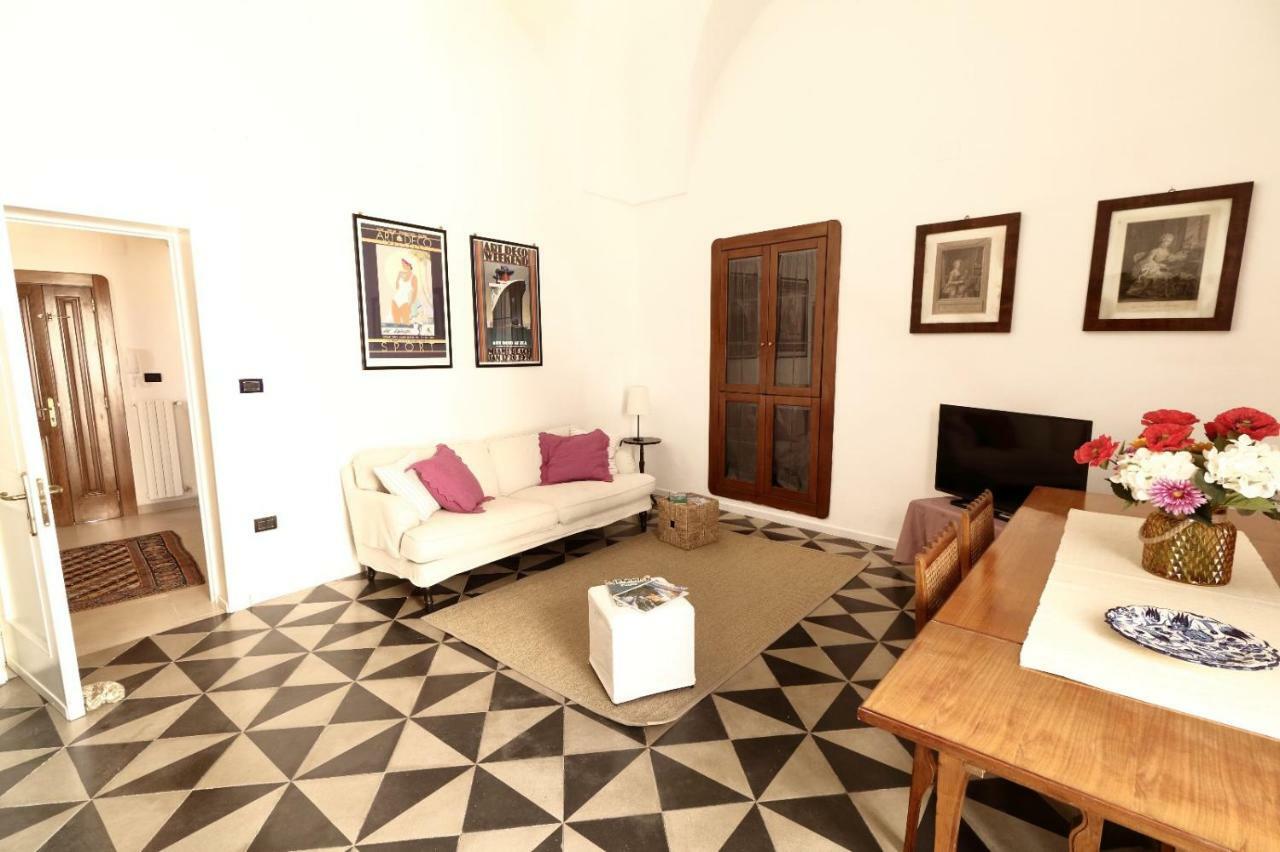 Slow Lecce - Old Town Apartment Sit Exterior photo